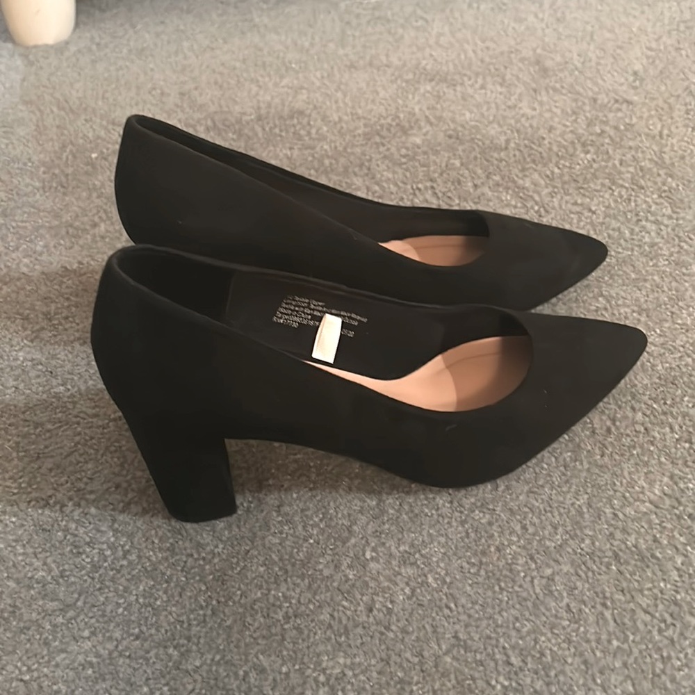 Black pointed toe, block heel dress shoes with heel cushions. Velvet suede